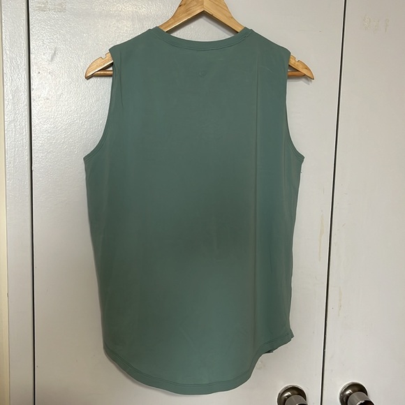 Lululemon tank - Picture 2 of 10